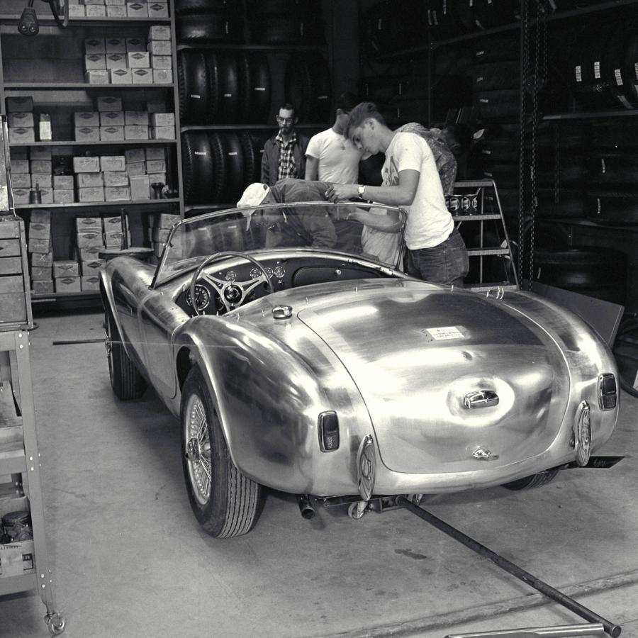  AC Cobra (Mk I) 1962 года  (фото 9 из 13)